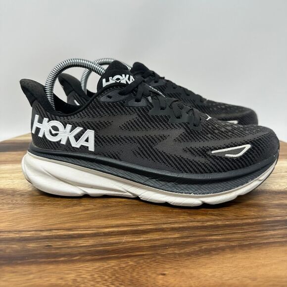 Hoka One One Women’s 7.5 B Clifton 9 1127896 BWHT Black Running Shoes Sneakers